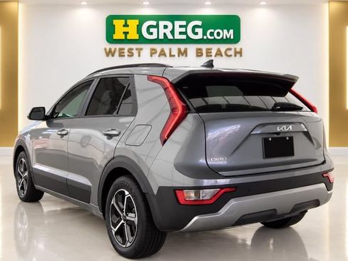 Used 2023 Kia Niro EX FWD image 2