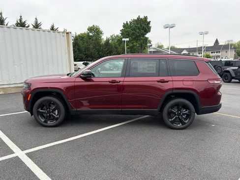 New 2026 Jeep Grand Cherokee L Limited w/ Limited Altitude Package AWD/4WD image 4