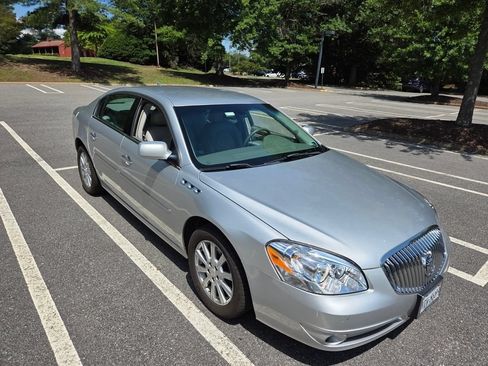 Used 2011 Buick Lucerne CXL w/ Driver Confidence Package FWD image 2
