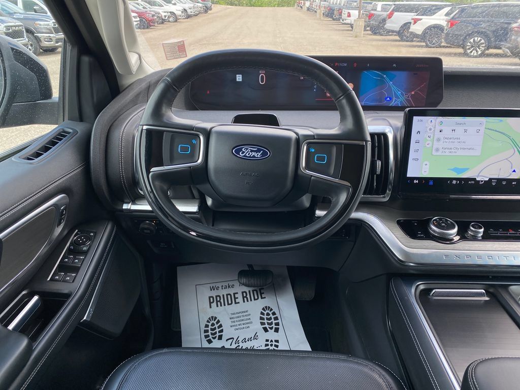 Used 2025 Ford Expedition Platinum AWD/4WD image 14