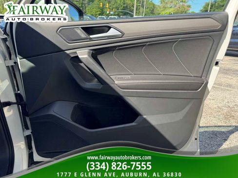 Used 2023 Volkswagen Tiguan SE AWD/4WD image 27