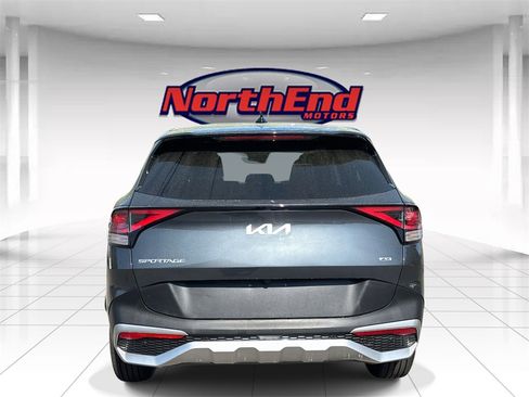 Used 2024 Kia Sportage LX image 4