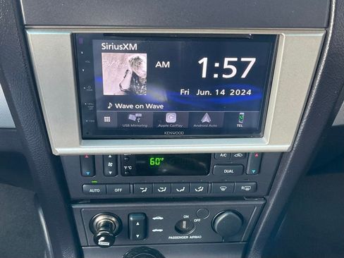 Used 2005 Ford Thunderbird image 28