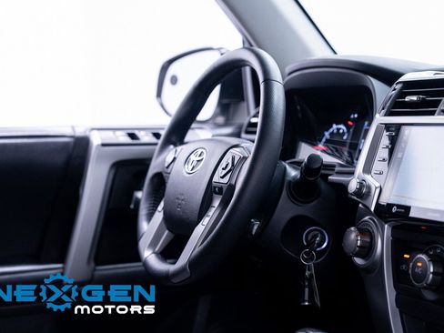 Used 2020 Toyota 4Runner SR5 AWD/4WD image 43
