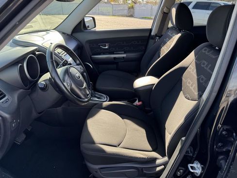 Used 2013 Kia Soul + image 21