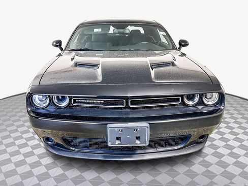 Used 2022 Dodge Challenger SXT image 2
