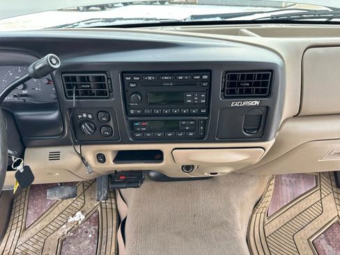 Used 2005 Ford Excursion Limited image 19