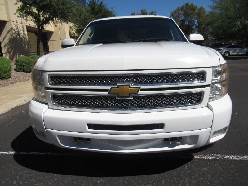 Used 2013 Chevrolet Silverado 1500 LTZ w/ LTZ Plus Package AWD/4WD image 3