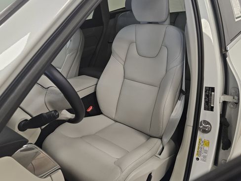Used 2023 Volvo XC60 B5 Plus w/ Climate Package image 37