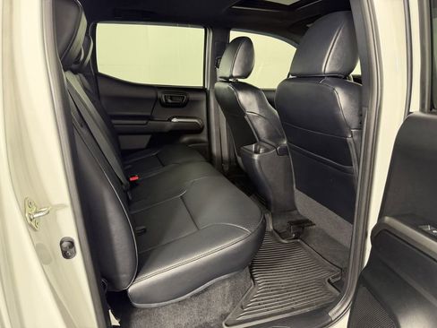Used 2019 Toyota Tacoma Limited AWD/4WD image 17