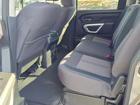 Used 2024 Nissan Titan SV w/ SV Convenience Package image 10