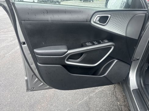 Used 2024 Kia Soul LX w/ Option Group 015 FWD image 15