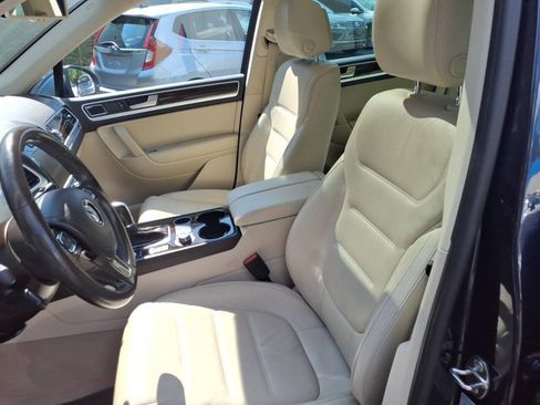 Used 2014 Volkswagen Touareg TDI AWD/4WD image 19