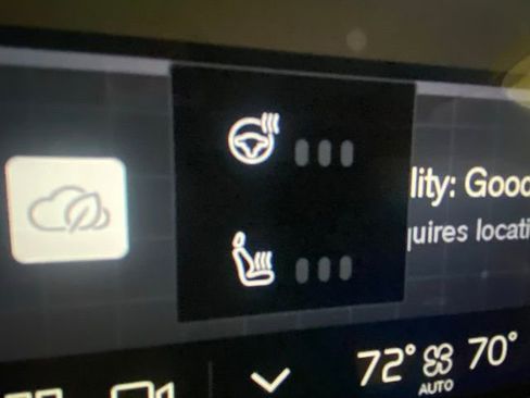 Used 2025 Volvo XC40 B5 Plus image 25