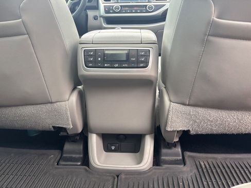 Used 2015 Toyota Highlander Limited Platinum image 38