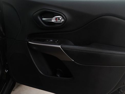 Used 2020 Jeep Cherokee Limited image 9