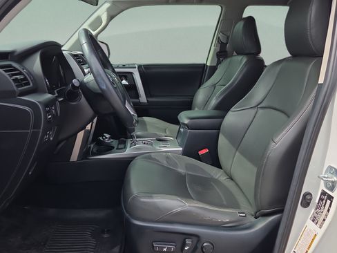 Used 2019 Toyota 4Runner SR5 AWD/4WD image 10