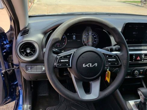 Used 2022 Kia Forte LXS FWD image 16