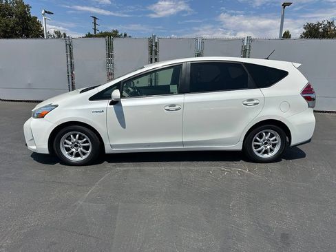 Used 2017 Toyota Prius V Three FWD image 2