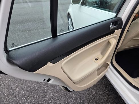 Used 2014 Volkswagen Jetta SE image 32