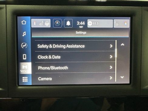 Used 2023 Chrysler Voyager LX image 31