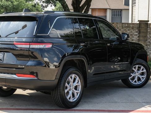 Used 2022 Jeep Grand Cherokee Limited image 14