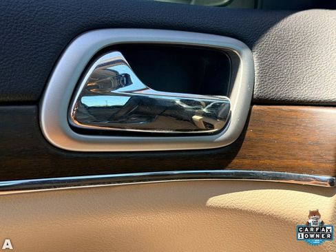 Used 2018 Jeep Grand Cherokee Limited AWD/4WD image 18