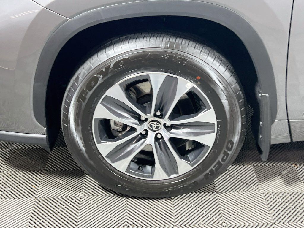Certified 2026 Toyota Highlander XLE AWD/4WD image 33