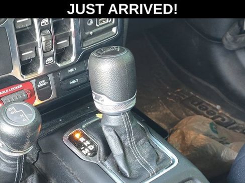 Used 2024 Jeep Gladiator Sport AWD/4WD image 17