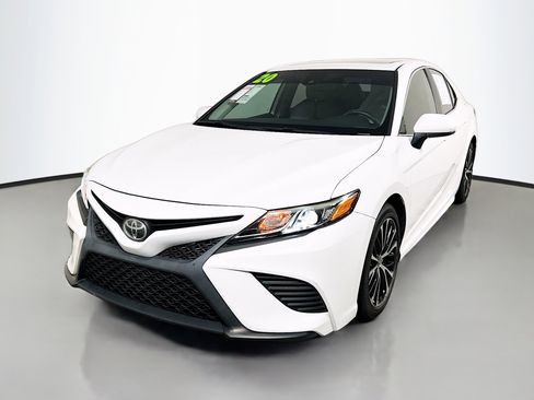 Used 2020 Toyota Camry SE FWD image 10