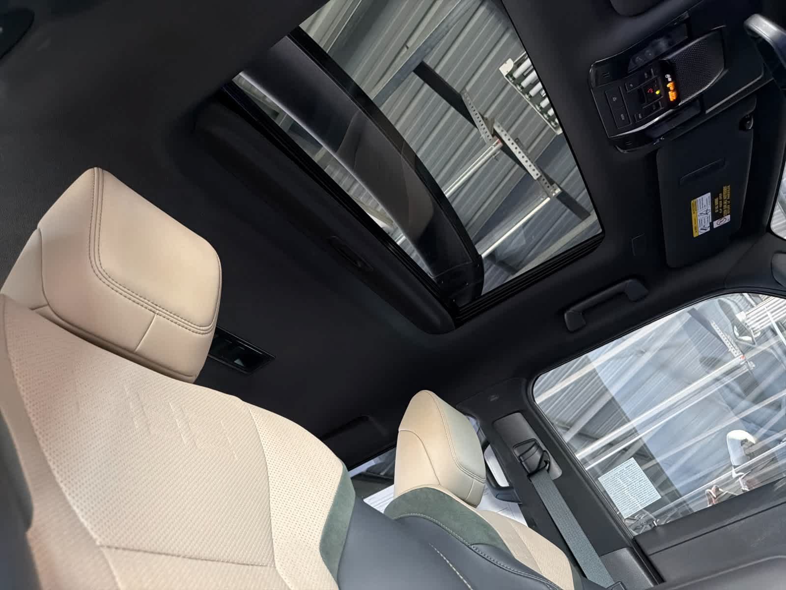 Used 2025 Lexus GX 550 w/ Accessory Package (32) AWD/4WD image 17