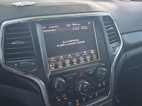 Used 2018 Jeep Grand Cherokee Altitude AWD/4WD image 18