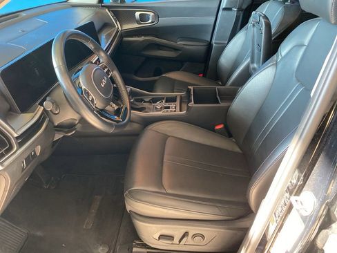 Used 2024 Kia Sorento S image 8