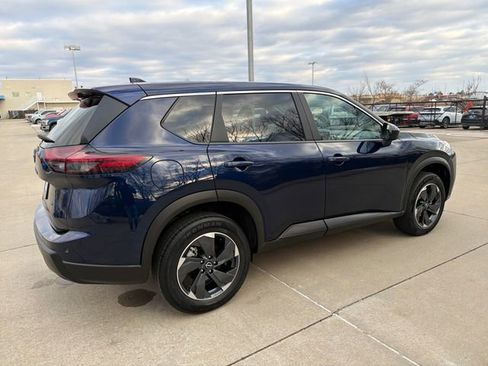 Used 2025 Nissan Rogue SV image 9