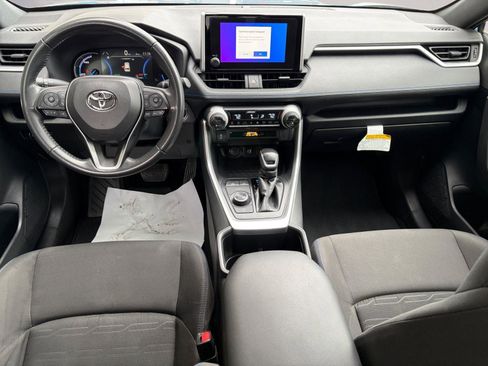 Used 2024 Toyota RAV4 SE image 10