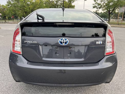 Used 2013 Toyota Prius Four w/ Deluxe Solar Roof Pkg FWD image 6