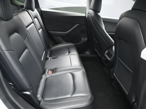 Used 2021 Tesla Model Y Long Range image 32