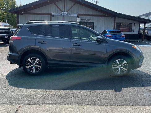 Used 2018 Toyota RAV4 XLE image 6