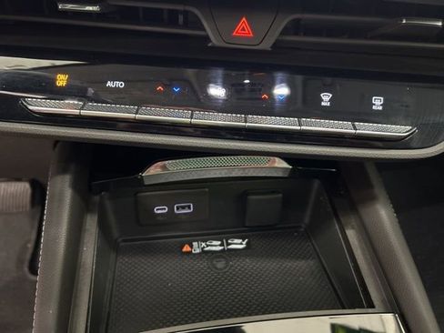 Used 2024 Buick Envision Avenir AWD/4WD image 15