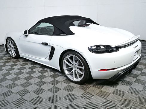 Used 2021 Porsche 718 Boxster Spyder RWD image 35