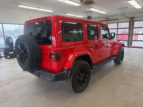 Certified 2025 Jeep Wrangler Unlimited Sahara AWD/4WD image 23