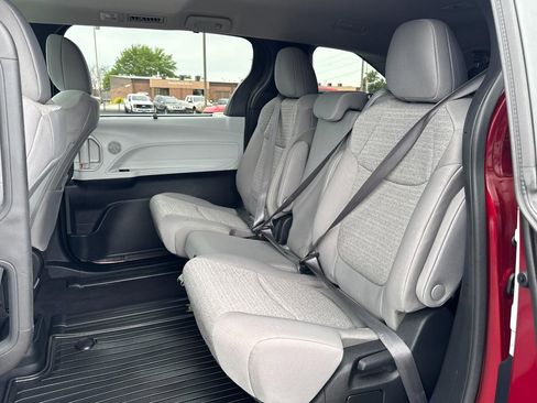 Used 2025 Toyota Sienna LE w/ LE Plus Package AWD/4WD image 10