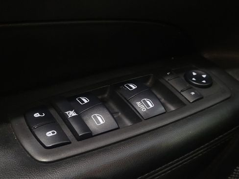 Used 2019 Jeep Grand Cherokee Laredo AWD/4WD image 27