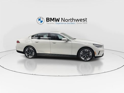 Used 2026 BMW i5 eDrive40 image 5