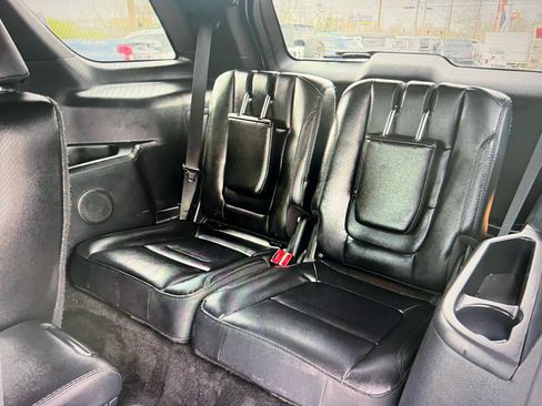 Used 2016 Ford Explorer XLT w/ Equipment Group 202A AWD/4WD image 11