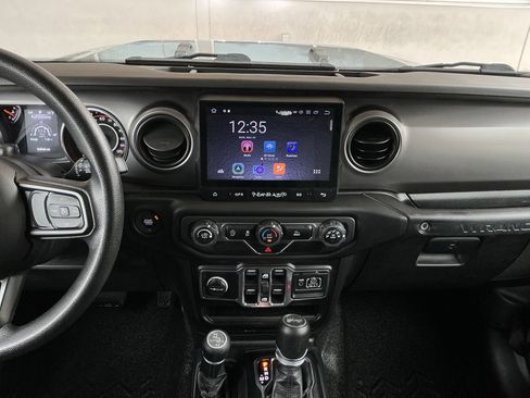 Used 2021 Jeep Wrangler Unlimited Sport image 9