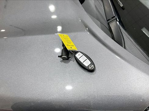 Used 2020 Nissan Kicks S image 9