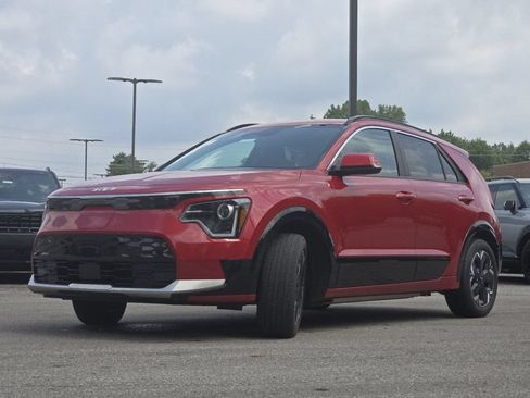Used 2024 Kia Niro Wind w/ Wind Preserve Package FWD image 12