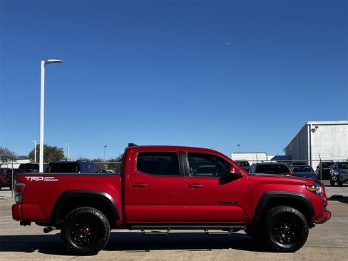 Used 2022 Toyota Tacoma TRD Off-Road w/ TRD Premium Off Road Package image 3