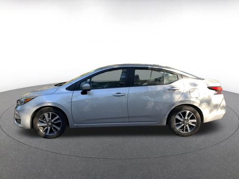 Used 2025 Nissan Versa SV image 4